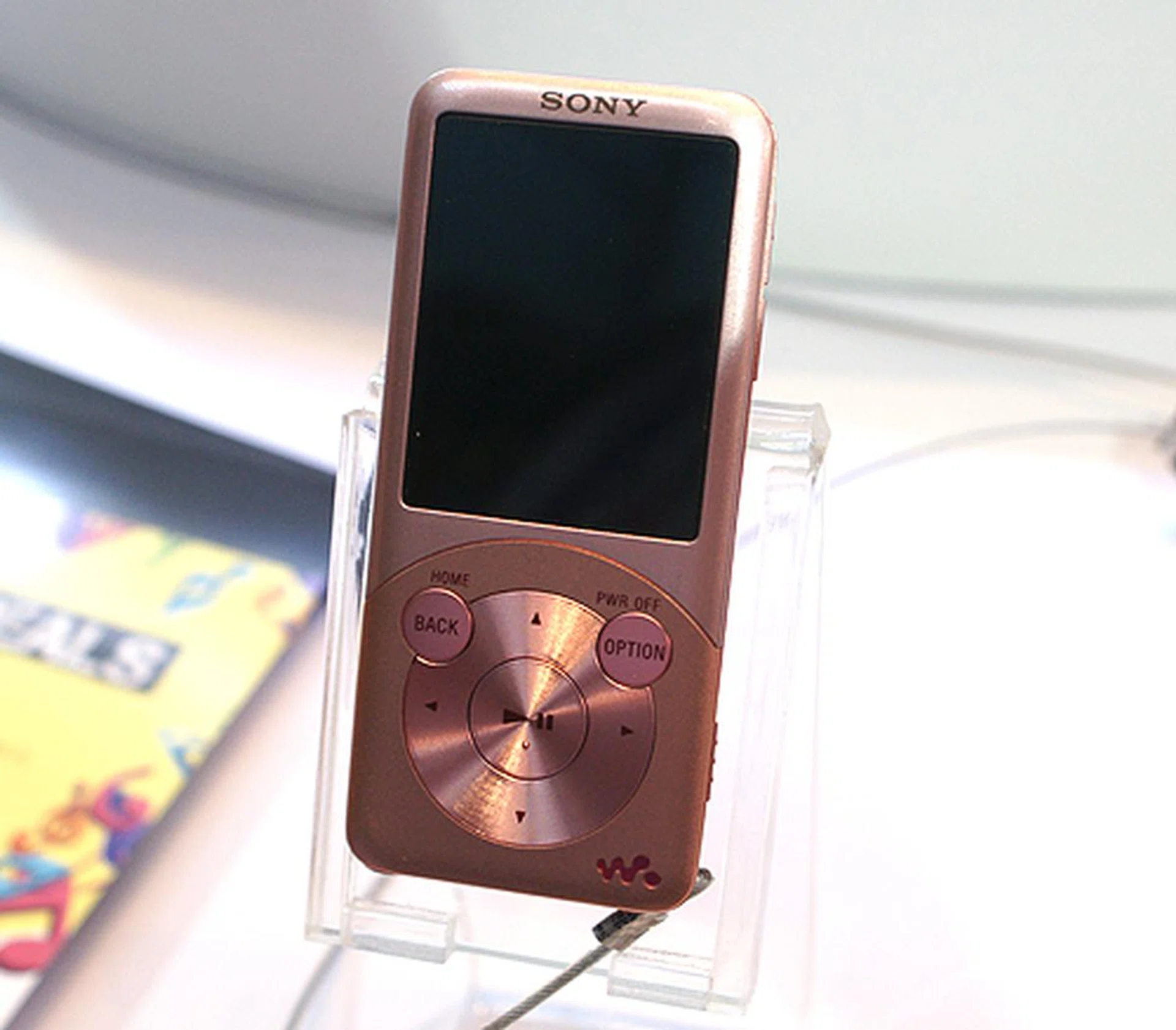 The Sony Walkman E series NWZ-E053 (4GB) is going for $119 and comes with a free pouch, MDR-EX10LP earphones, card holder and lanyard.