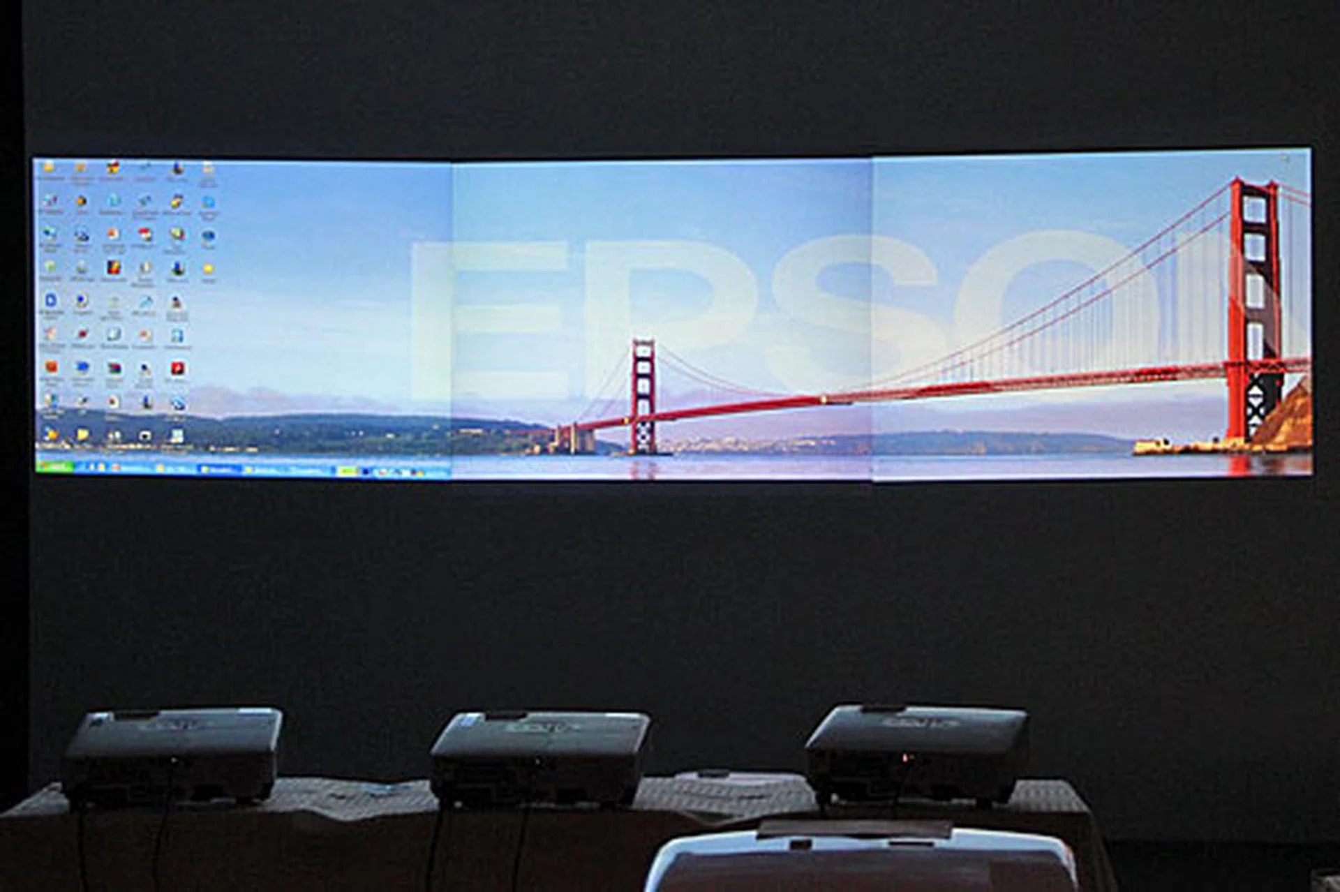 The EB-1880 has a Multi-screen Display feature that allows one computer to use up to four projectors to show four different images or a single panoramic image across four screens.