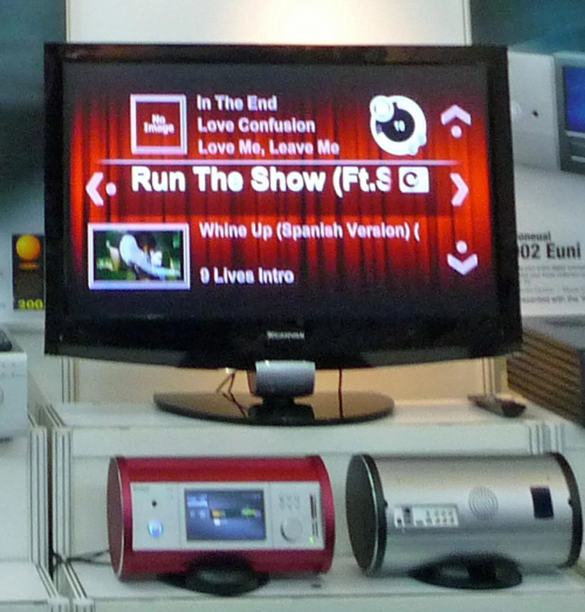  From Moneual comes this innovative cylindrical HTPC. The Moneual701 allows you to customize the internal HDD, Graphics Card etc. to your own specifications and needs.  