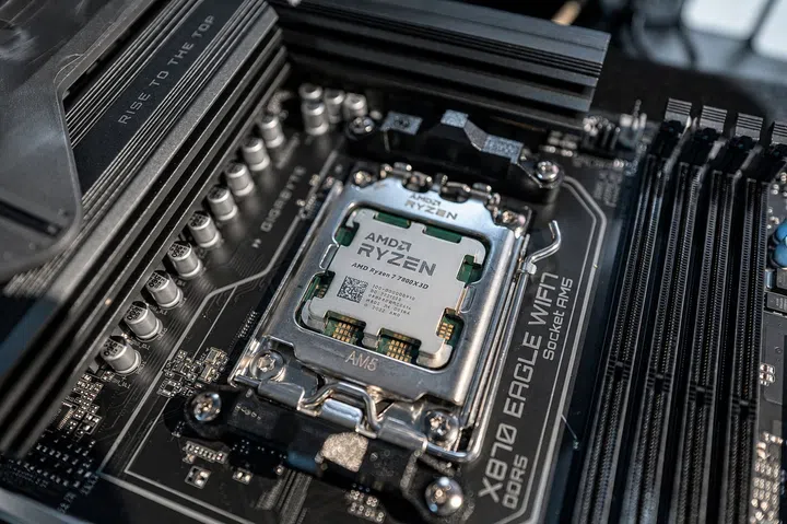AMD Ryzen 7 7800X3D
