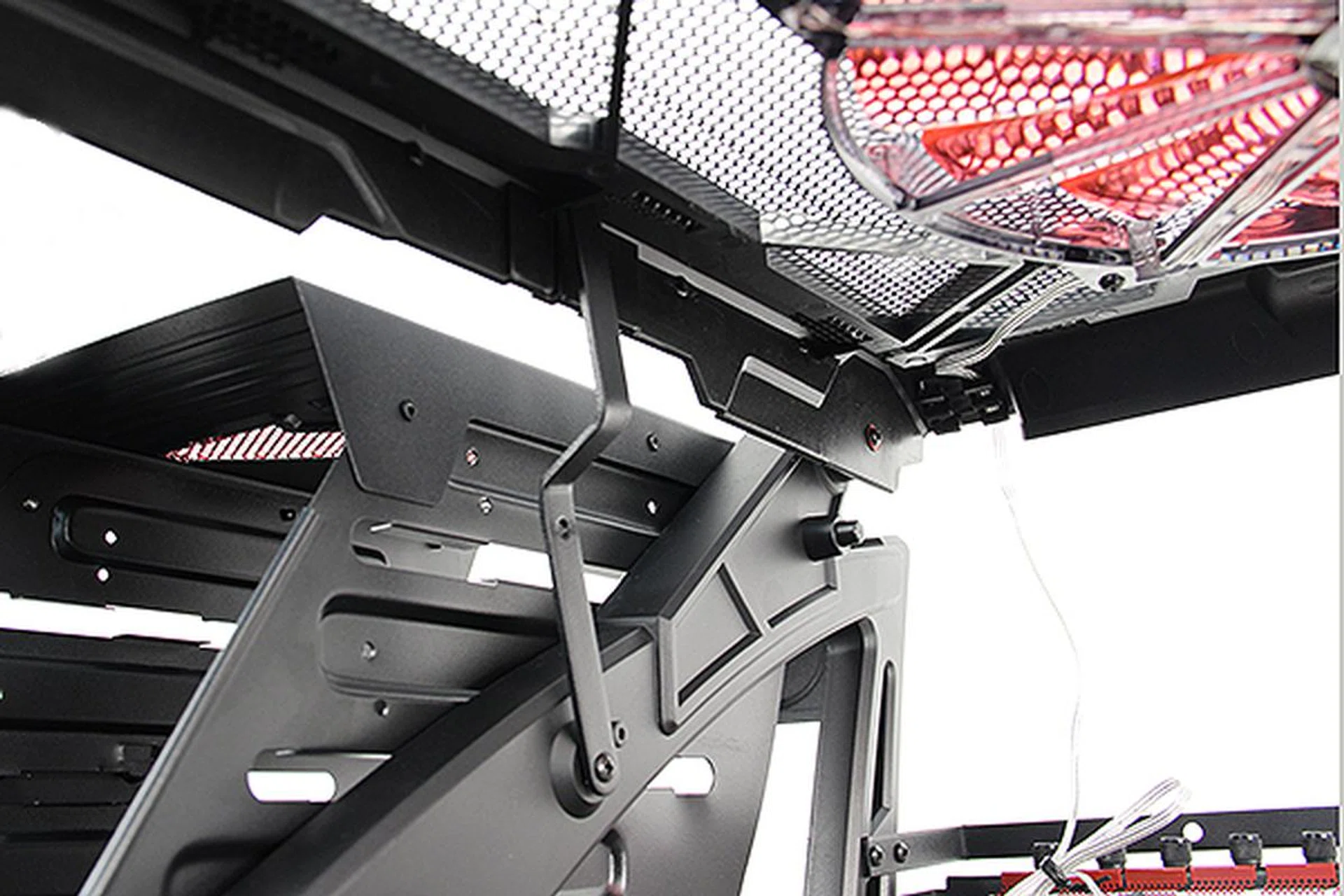 The top panel is held up only by a single support and therefore feels flimsy.