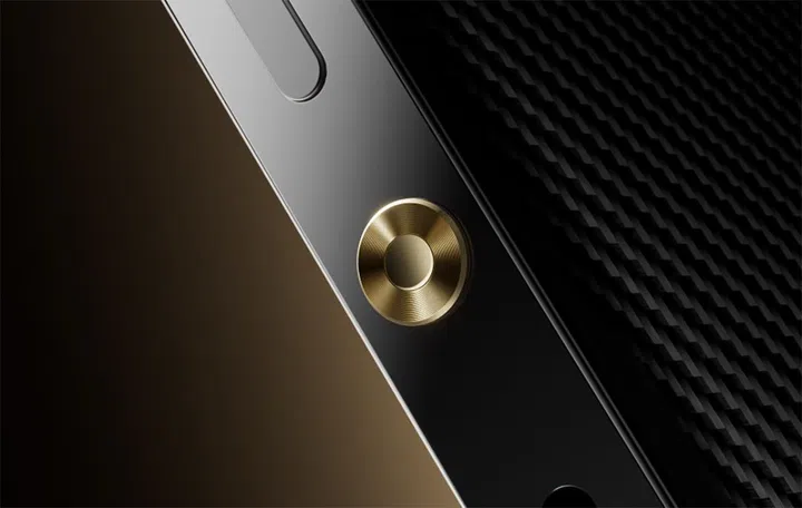Along with a golden lock screen button. Photo: Redmagic.