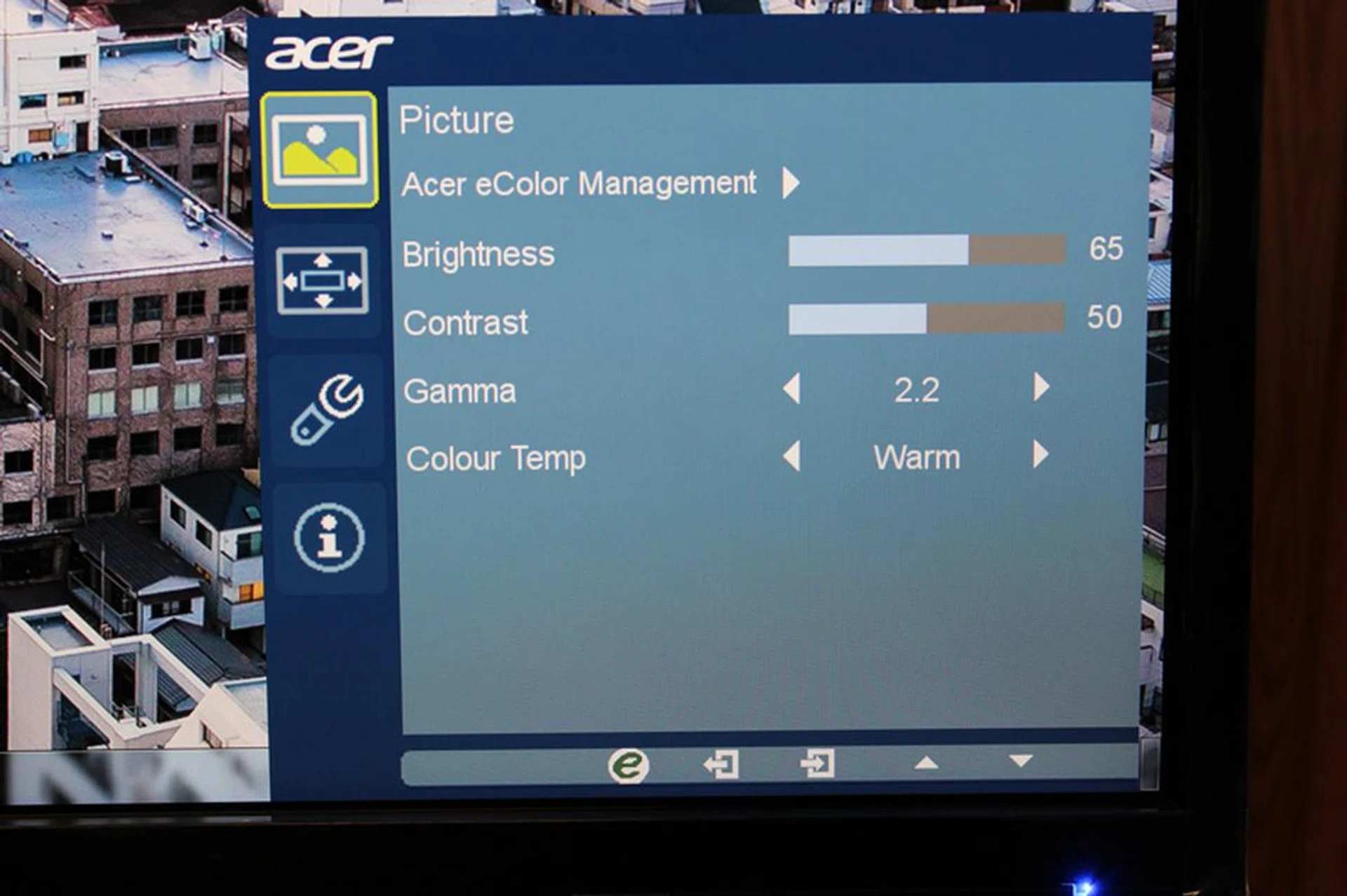 The Acer's OSD is succinct and rather spartan, but it's all self-explanatory. We had no issues with the OSD.