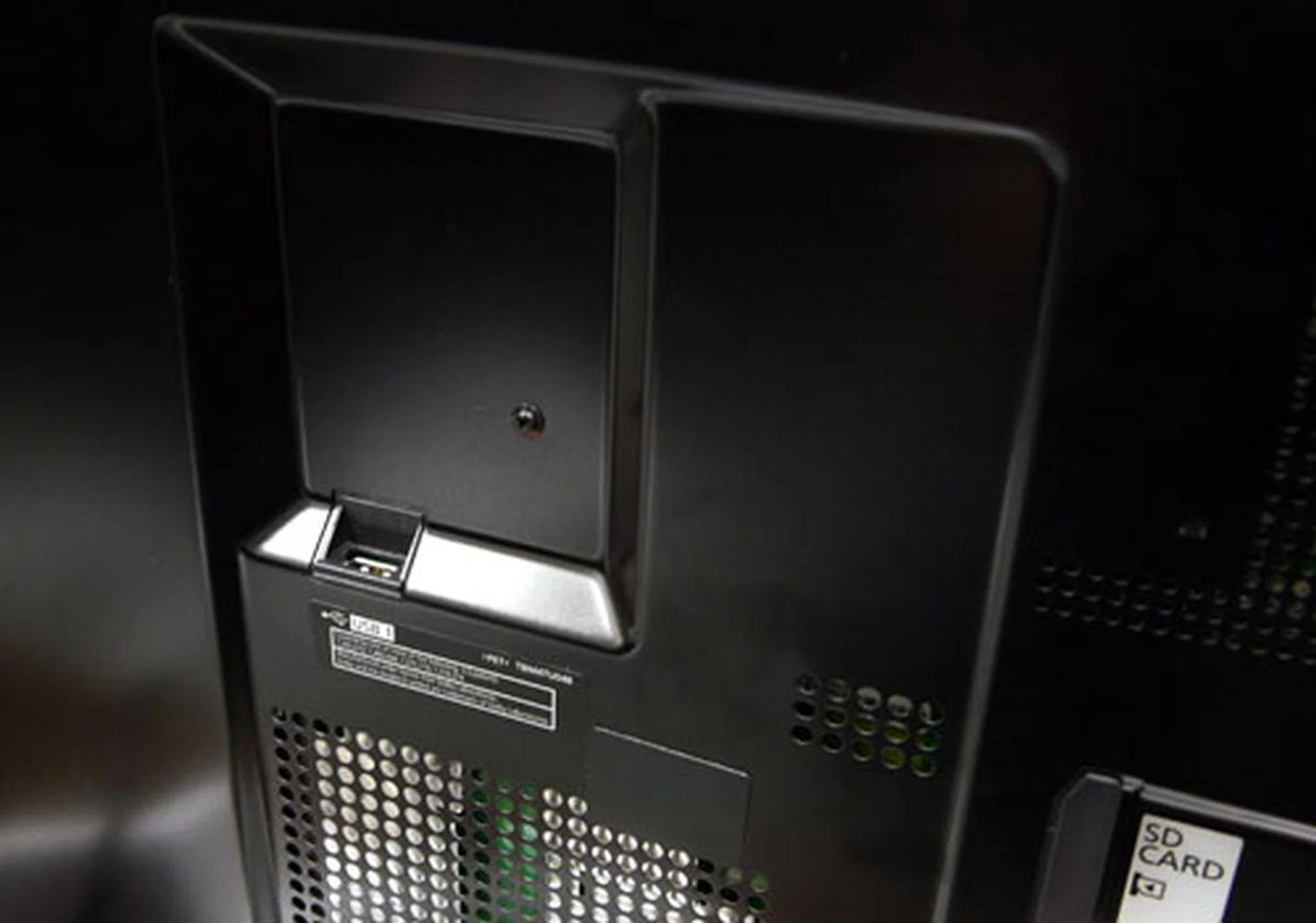 A lone USB port is located at the back panel. Given its vertical alignment, we reckon Panasonic placed it in such a manner to make it convenient for users to access it when the display is resting on its stand. To add, it's probably reserved for the Wi-Fi adapter as well.