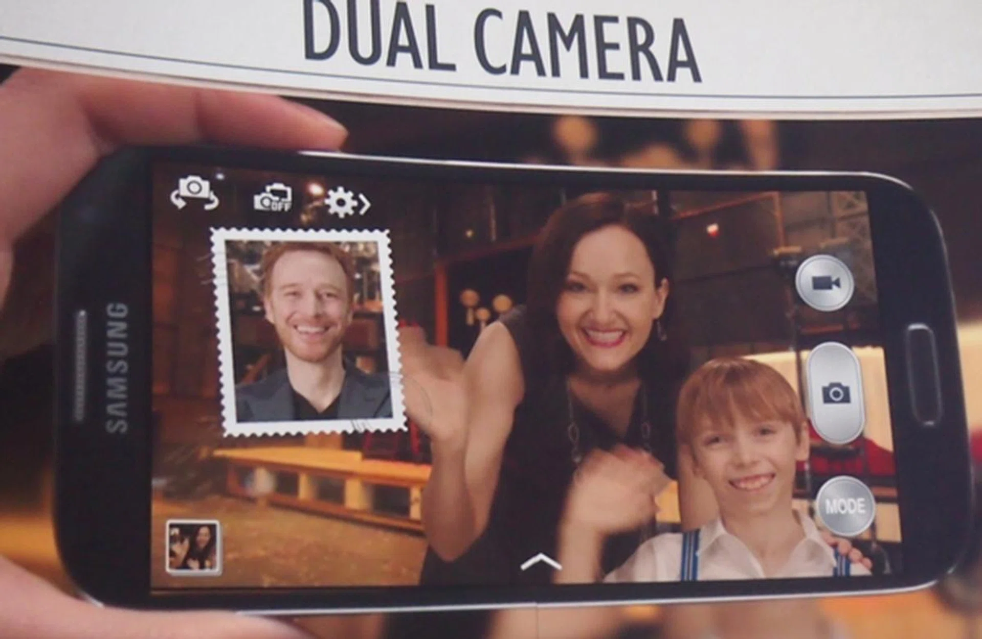 You can choose from a variety of frames or adjust the size of the smaller frame in the bigger frame.