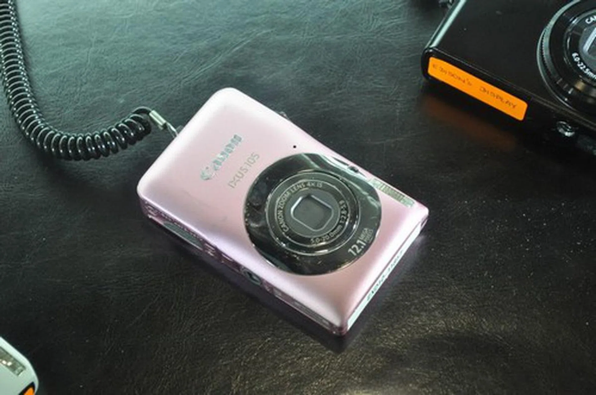 Usually at $349, the 12MP, 4x zoom, 28mm wide lens IXUS 105 is selling for $319 at the PC Show.