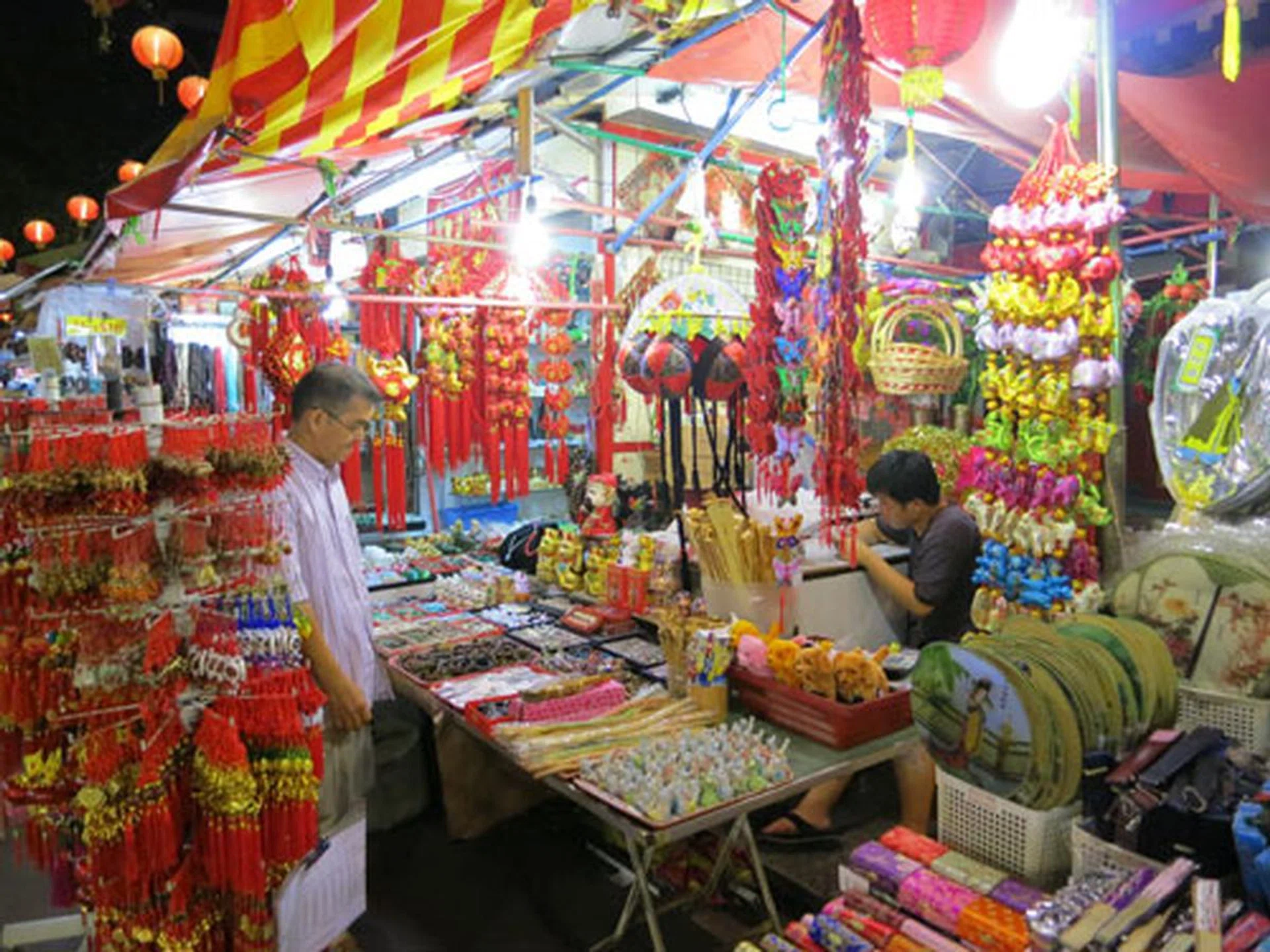 f/2 at 24mm (35mm equivalent), 1/60 sec, ISO640.