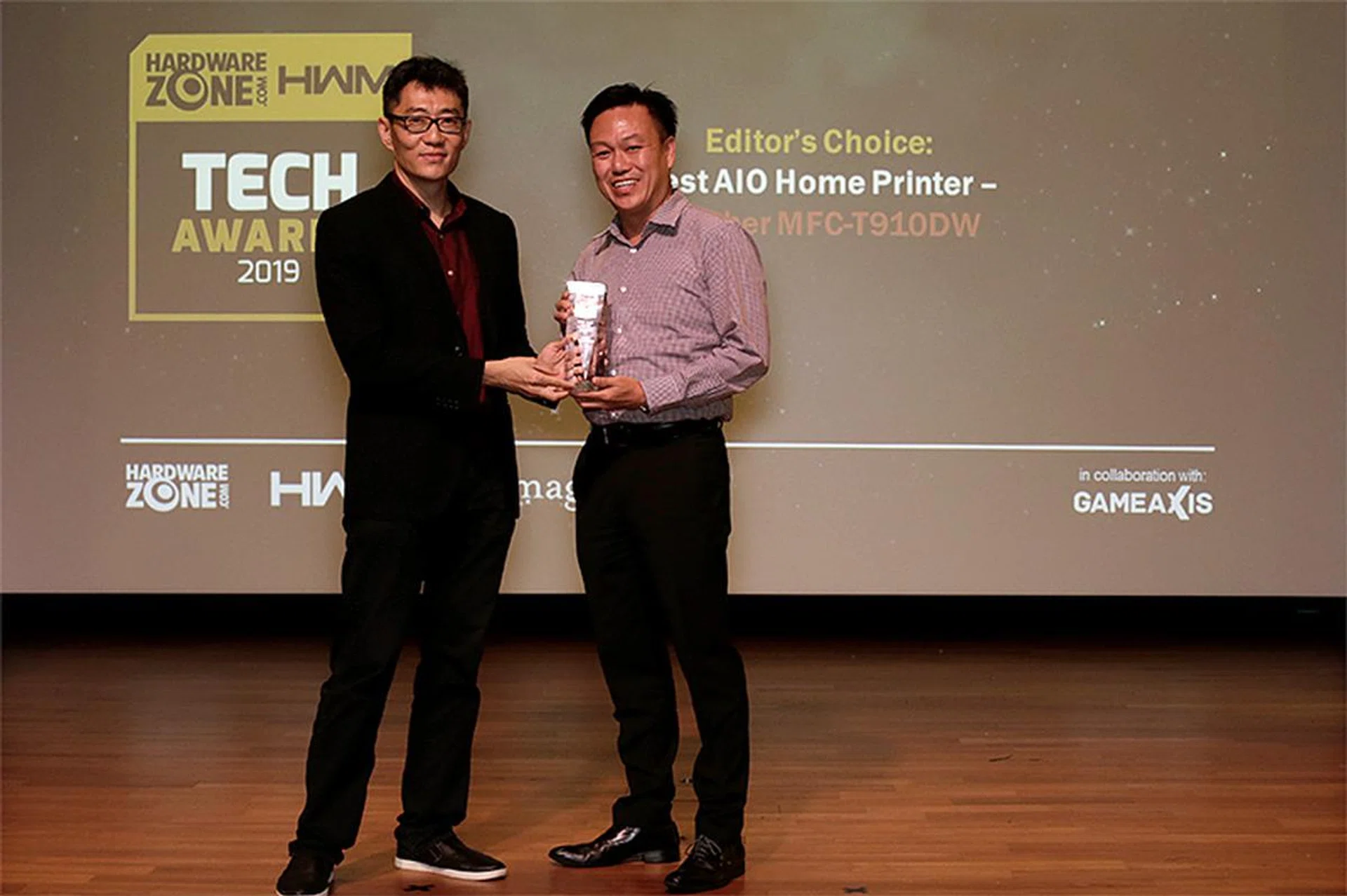 Brother's MFC-T910DW is the winner of our Editor's Choice for Best AIO Home Printer. Receiving the award is Mr. Nigel Lee, Country Manager for Brother International Singapore.