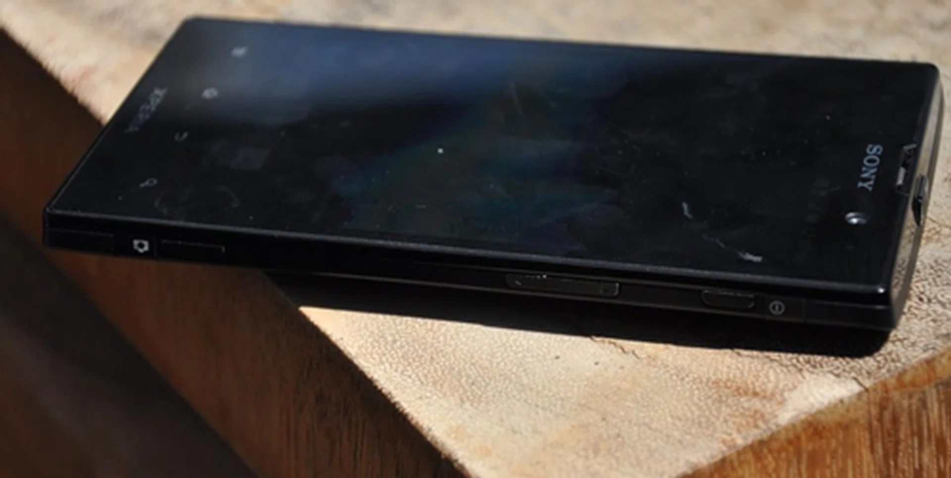 The Xperia Ion is huge but is pretty sleek at just 10.8mm thin. The right side of the phone is crammed with small controls as you can see above, including the volume rocker, the shutter and power on/off buttons.