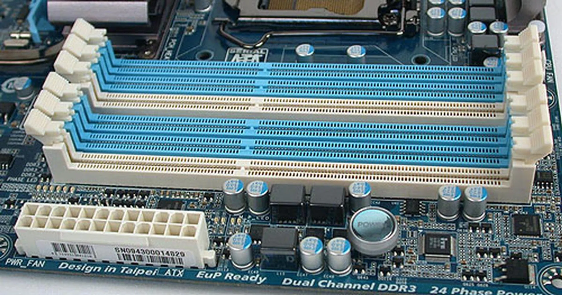 Again, Gigabyte has gone with six DIMM slots but like we mentioned for the original UD6, the slots in blue only accept single-sided density memory modules if all six slots are populated. The slots may be more than the usual four but it's still limited to its dual-channel design. 