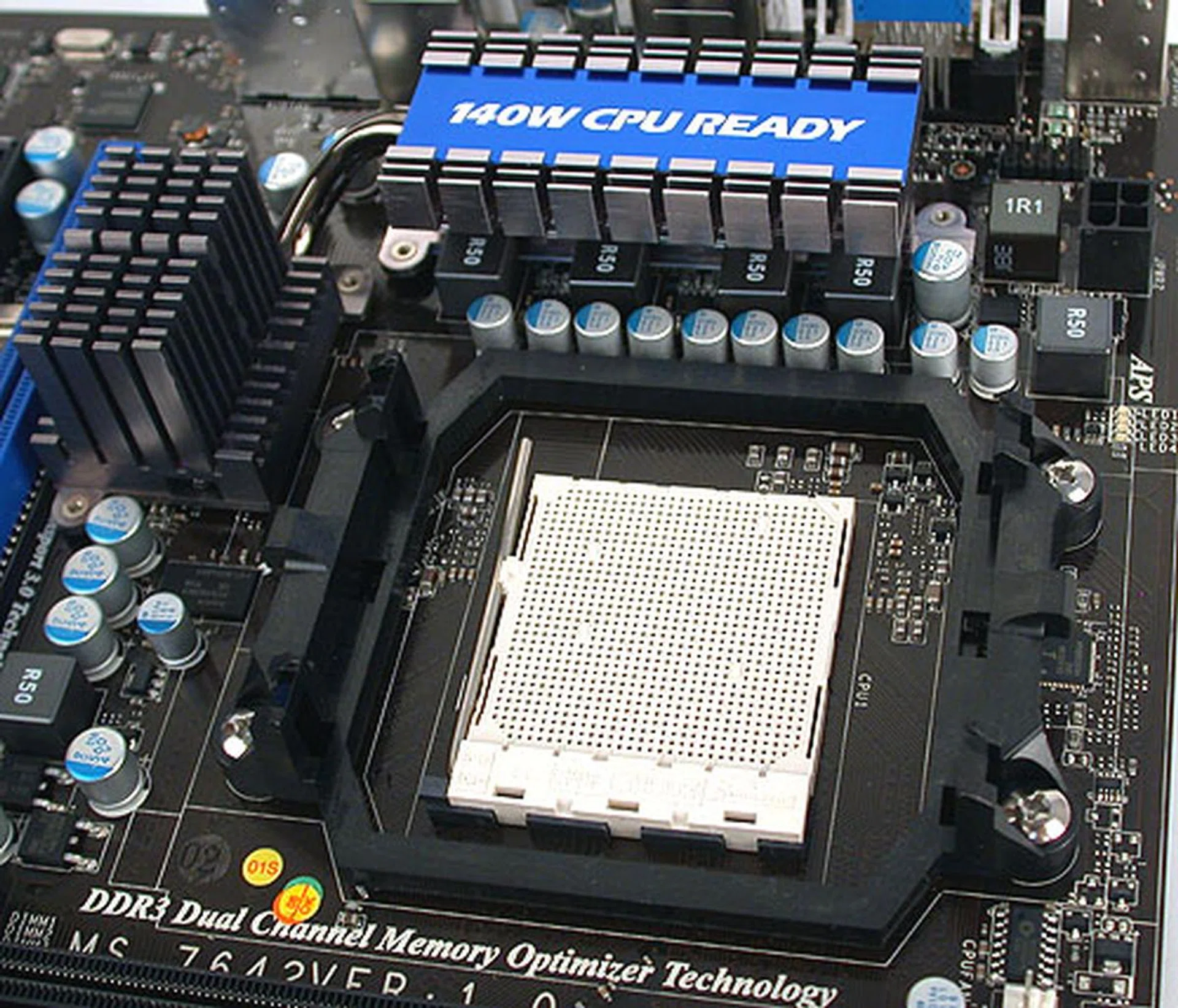 MSI has shaped the heatsink such that it would not interfere with the CPU cooler or the PCIe 2.0 slot. 