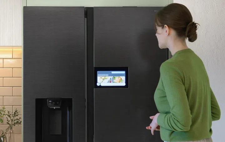 Bespoke AI refrigerator. Image: Samsung.