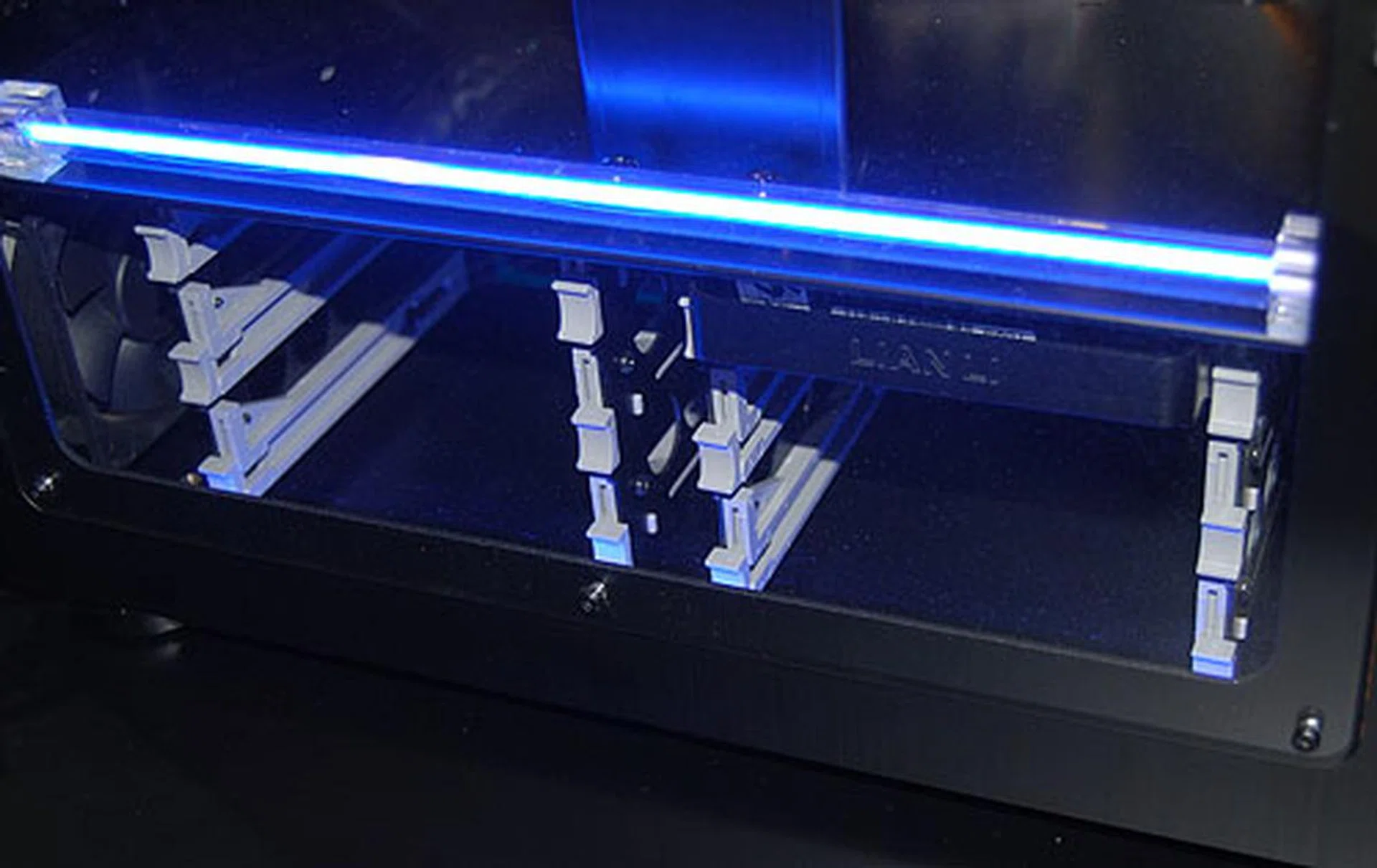  The hard drive bays are hot swappable and foam padding at the bottom of the drive for more noise isolation and dampening.  