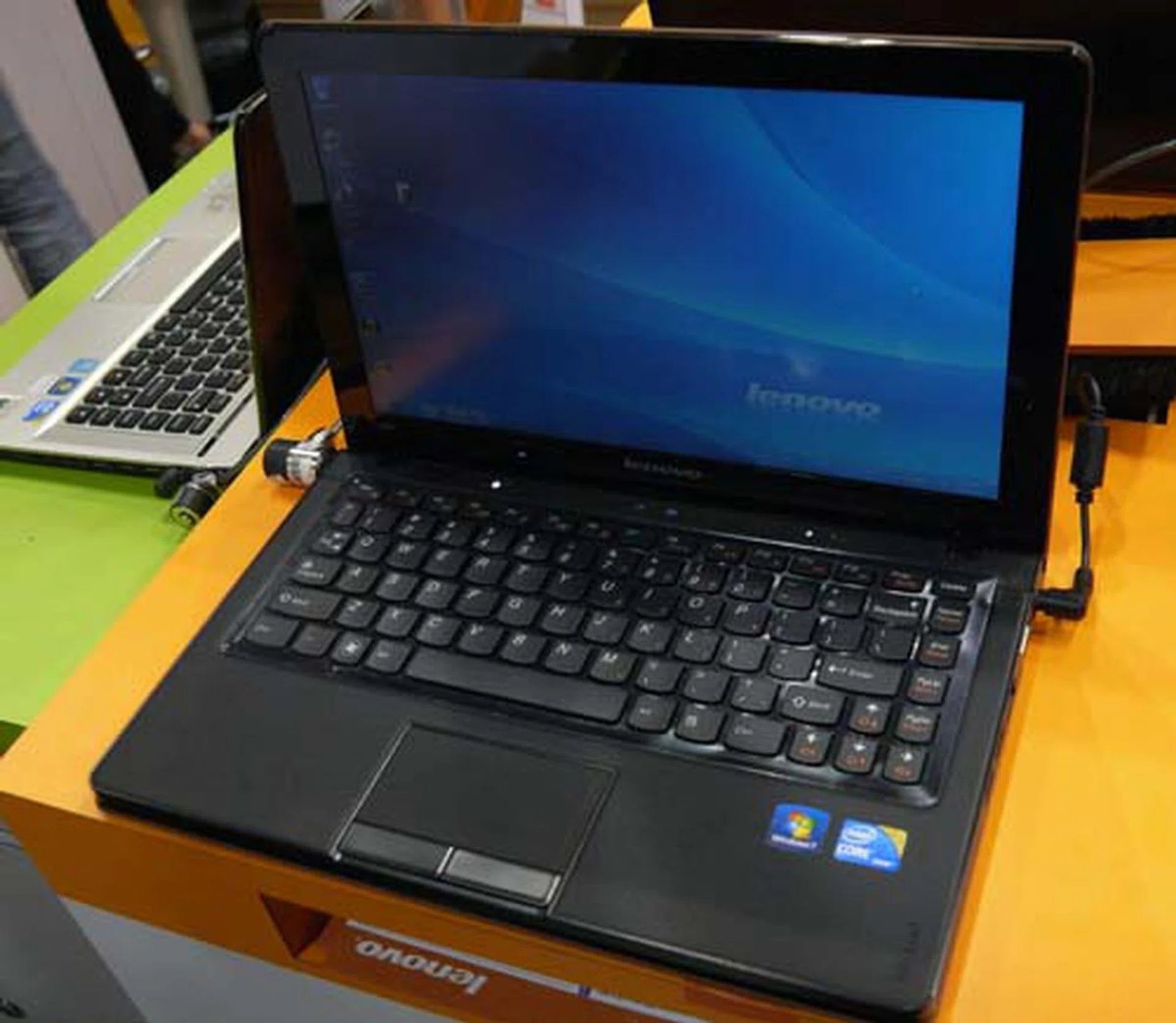 Looking all slim and trendy is the Lenovo IdeaPad U260, and this 12.5-inch notebook features an Intel Core i5-470UM (1.33GHz) processor, 2GB RAM, 320GB HDD, Intel GMA HD and a $1299 price tag.