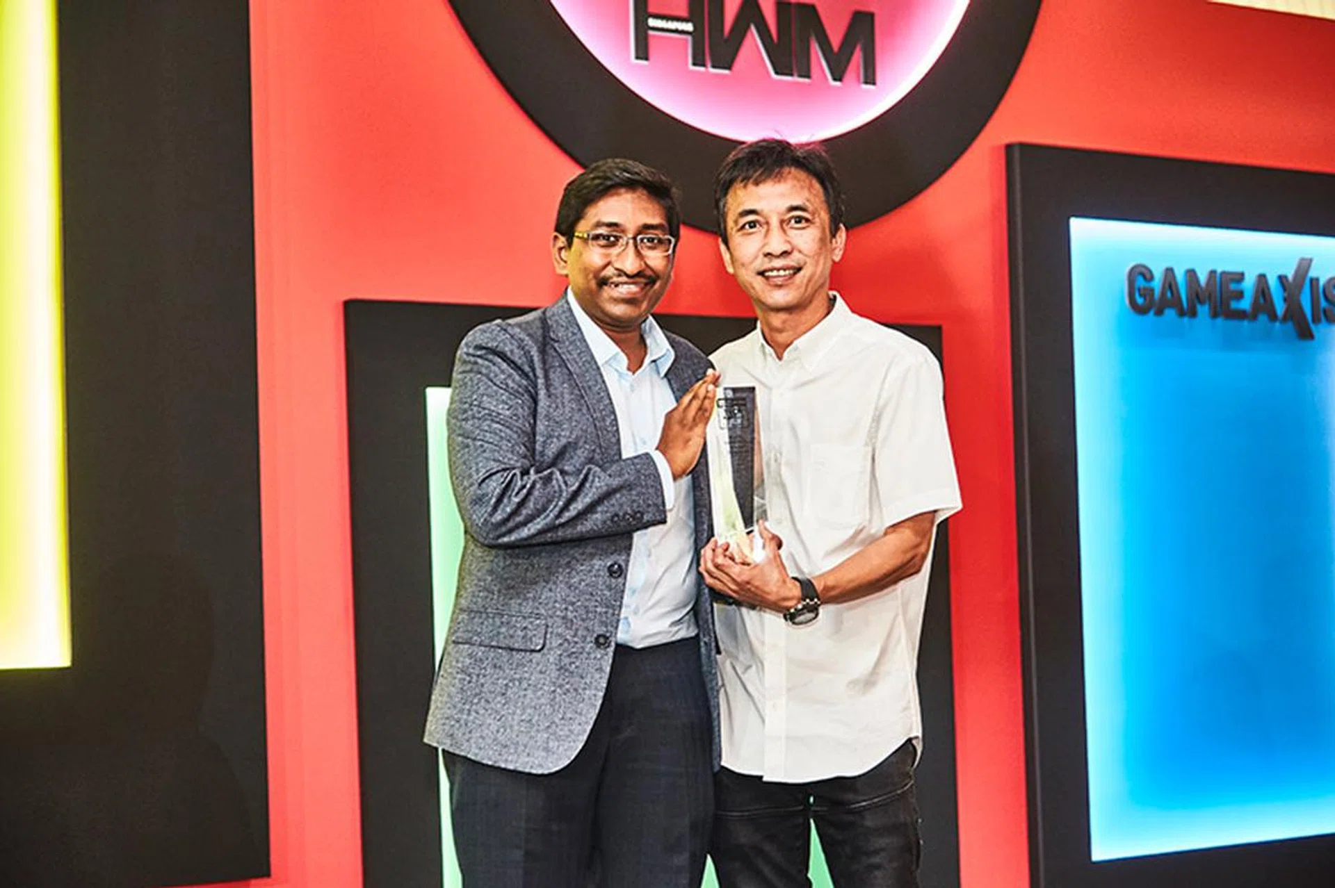 Here's Mr. Gary Ong, MD of Fuwell, accepting the Readers' Choice award for Best PC Components Retailer (Singapore).