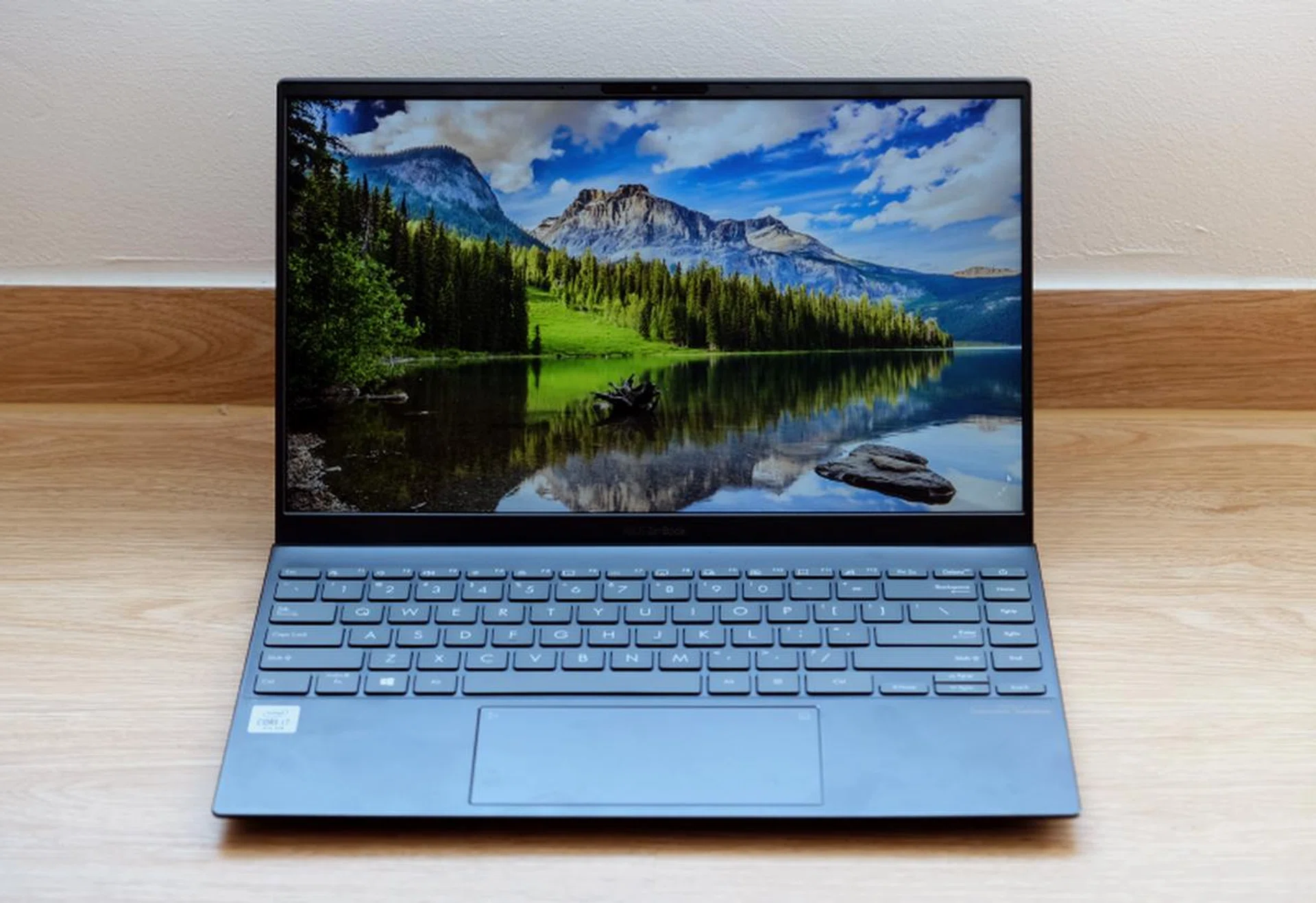 The new ZenBook UX425 stands out for its long battery life.