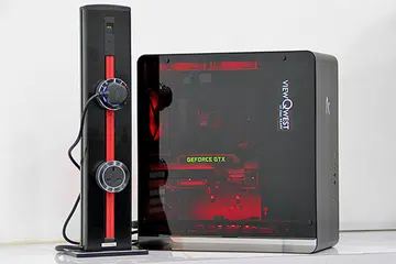 The Aftershock Boost PC has a 10Gbps PCI Express module so the cable from the fiber termination point can connect directly to it. Beside the PC is the Eubiq power adapter tower stand that comes free with the 10Gbps plan.