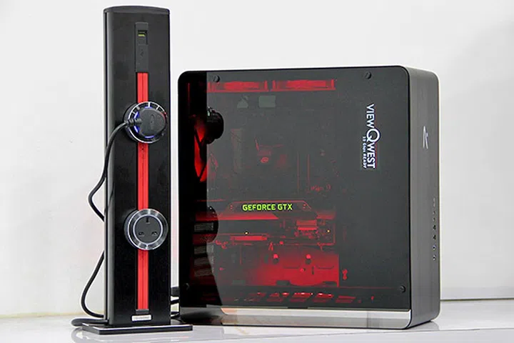 The Aftershock Boost PC has a 10Gbps PCI Express module so the cable from the fiber termination point can connect directly to it. Beside the PC is the Eubiq power adapter tower stand that comes free with the 10Gbps plan.
