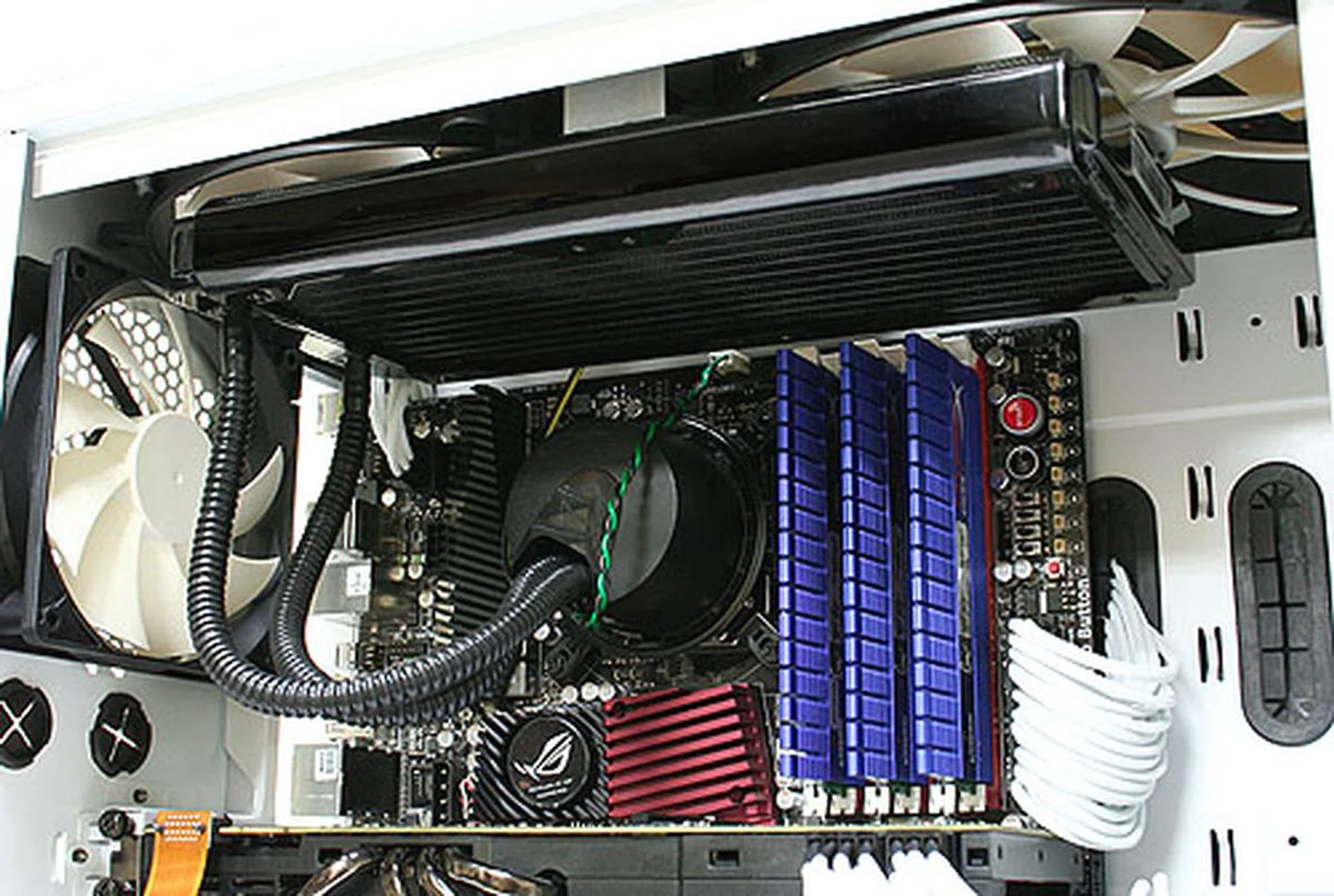 Taken from NZXT's website, this shows how a liquid cooling setup can work in the Phantom, with the radiator mounted just below the top 200mm fans. 