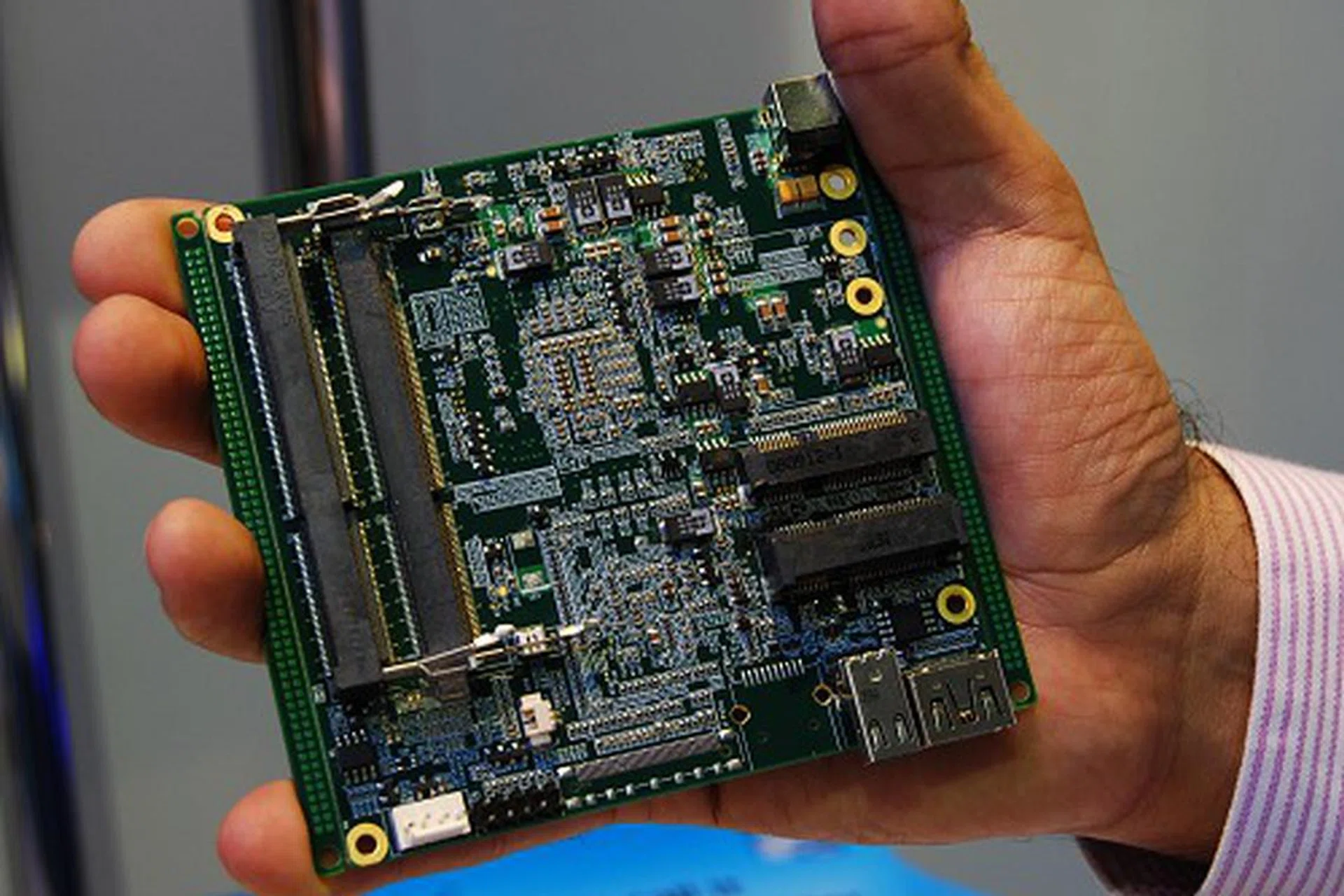 The rear side of the board houses the CPU, chipset and other primary controllers. On this face of the PCB, just add storage and memory and you’re good to go.