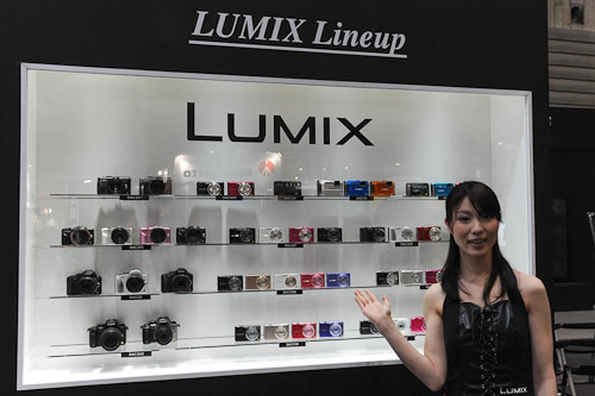 Even though mirrorless was a clear focus, don't think that the Lumix compact cameras were left out!