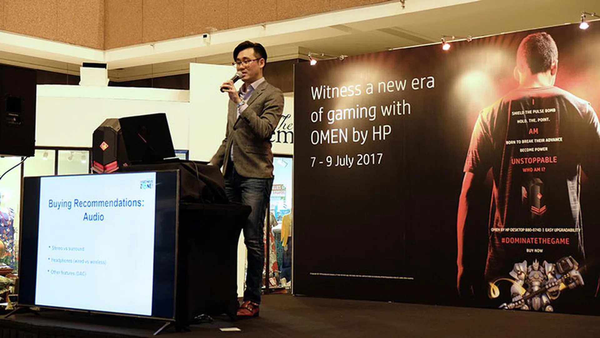 Our Associate Editor Kenny Yeo walked the audience through configuring their gaming rig.