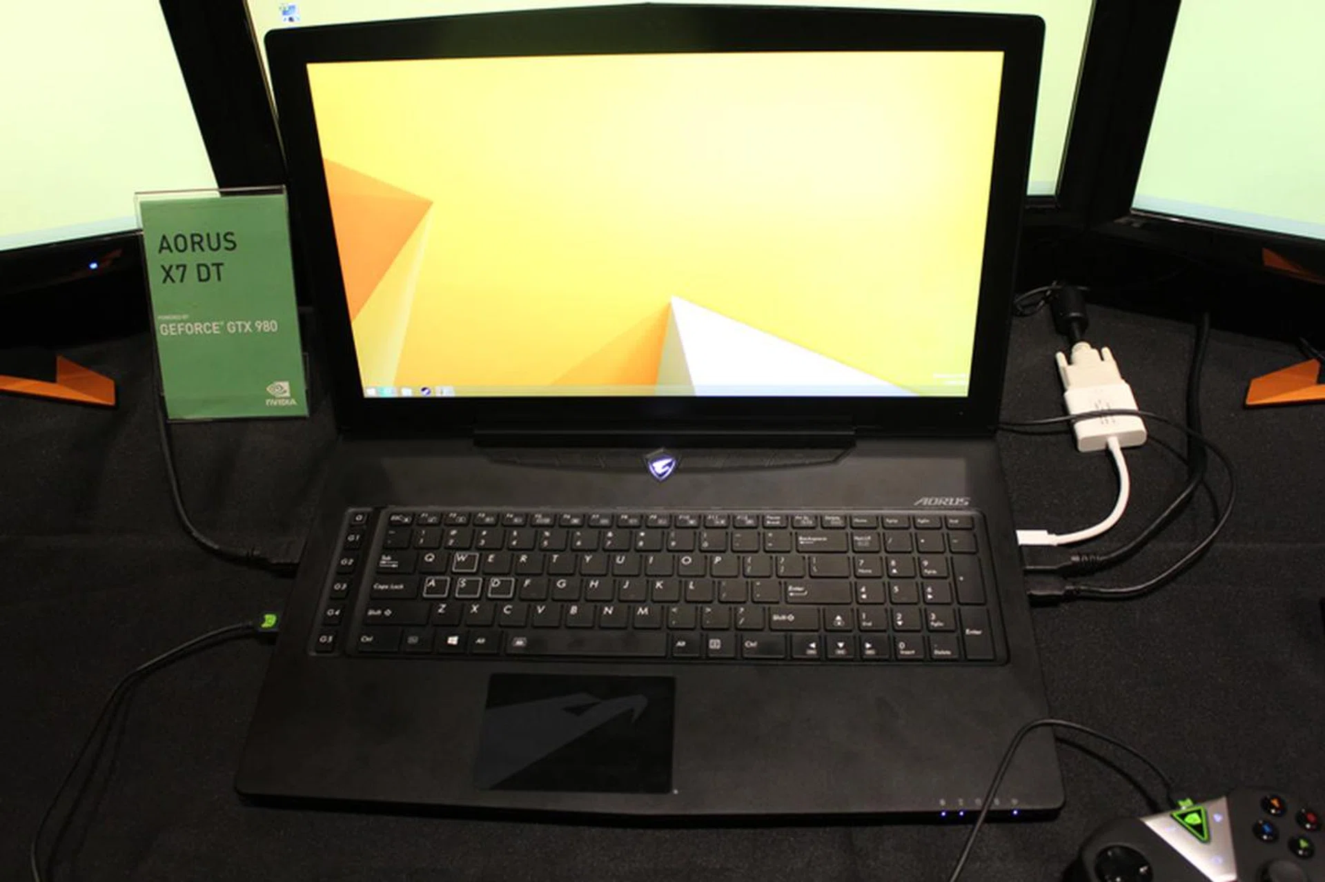 The Aorus X7 DT uses the same chassis as the Aorus X7 Pro, with one major change. It's using the new trackpad found first on the Aorus X5.