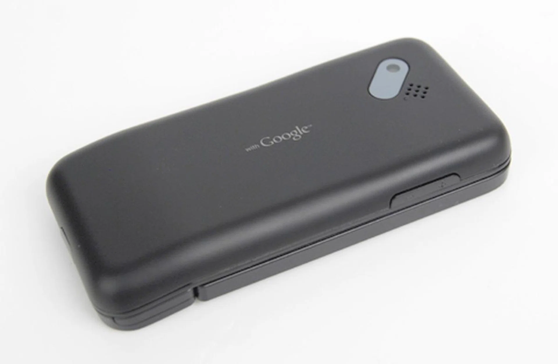 No LED flash, as usual. Nonetheless, we think the lengthy time take for auto-focusing and image processing won't chase the true blue Android fans away.