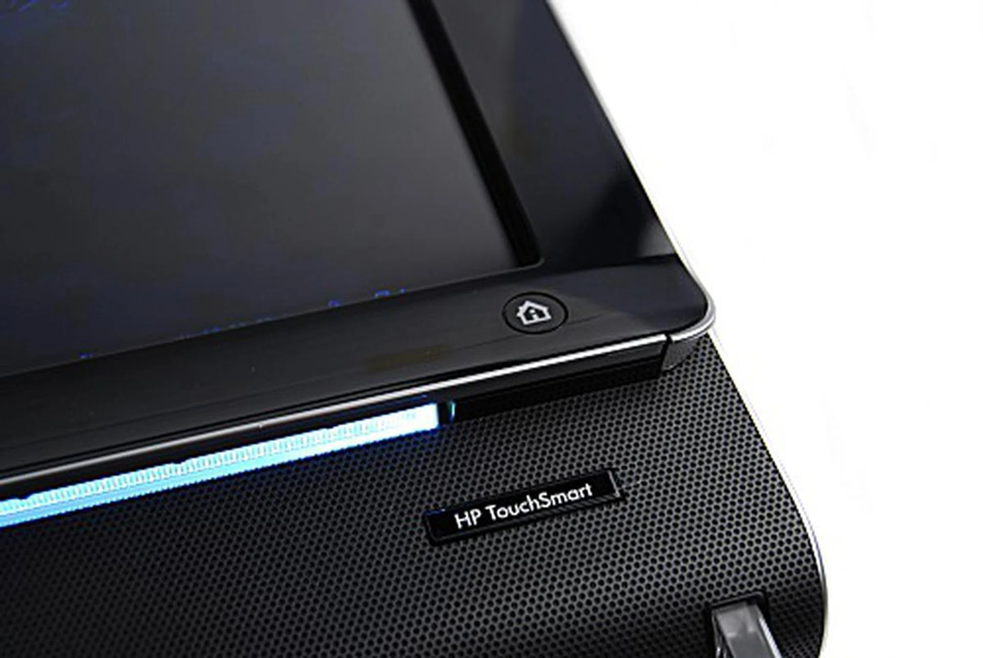 You can see where the light's coming from at this angle. The little House button also serves to launch the TouchSmart UI.