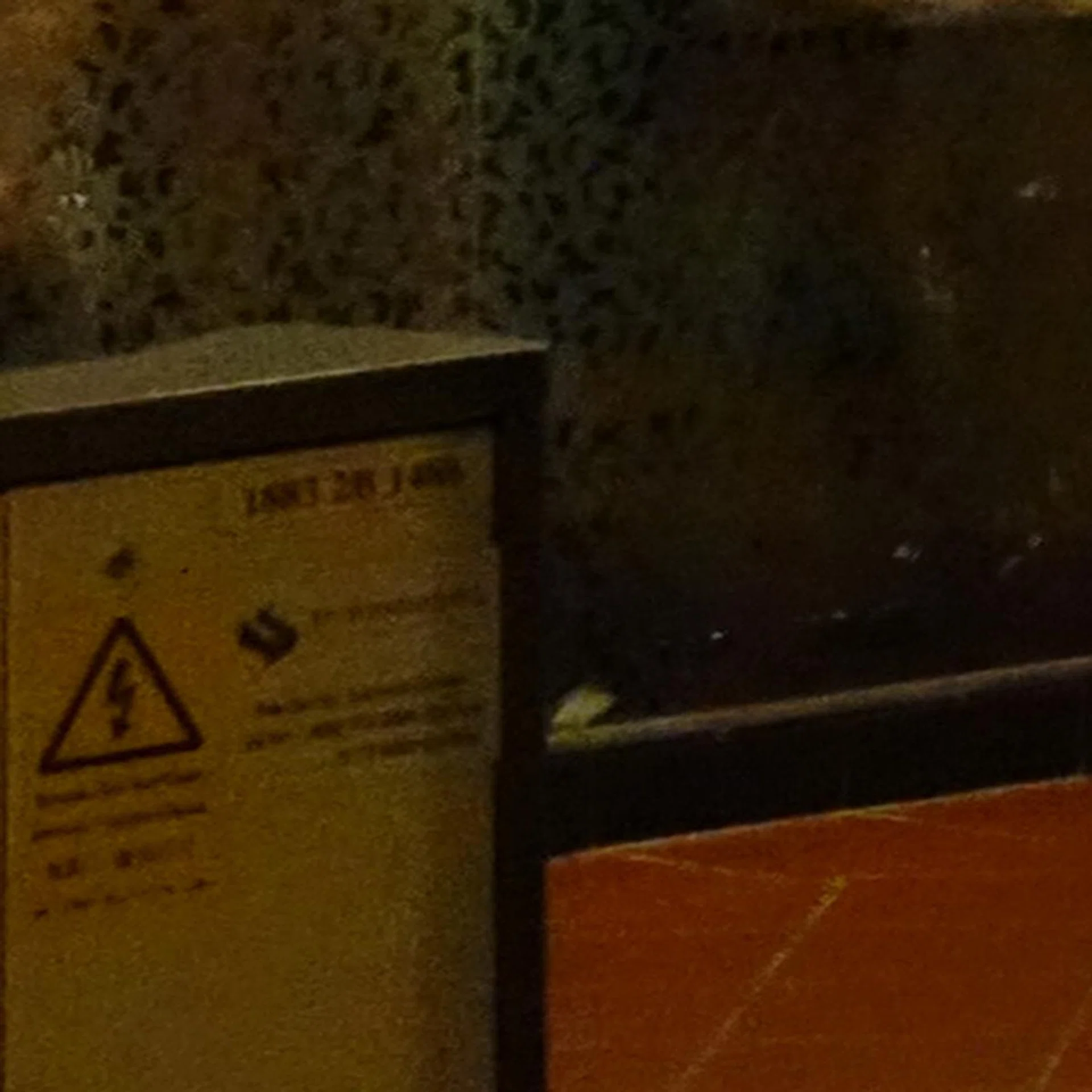 At ISO1600 and 100% crop, the numbers start to smudge and noise is increased