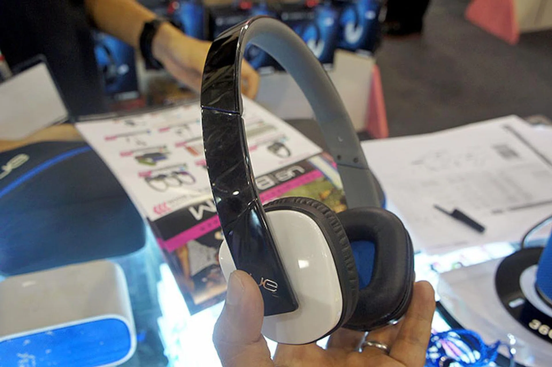 The Logitech UE 4000 is a pair of compact on-ear headphones, and it comes with a travel pouch for ease of bringing it around. It also has an on-cord music/call controls and microphone. Nubox is selling it for $59, down from $99. 