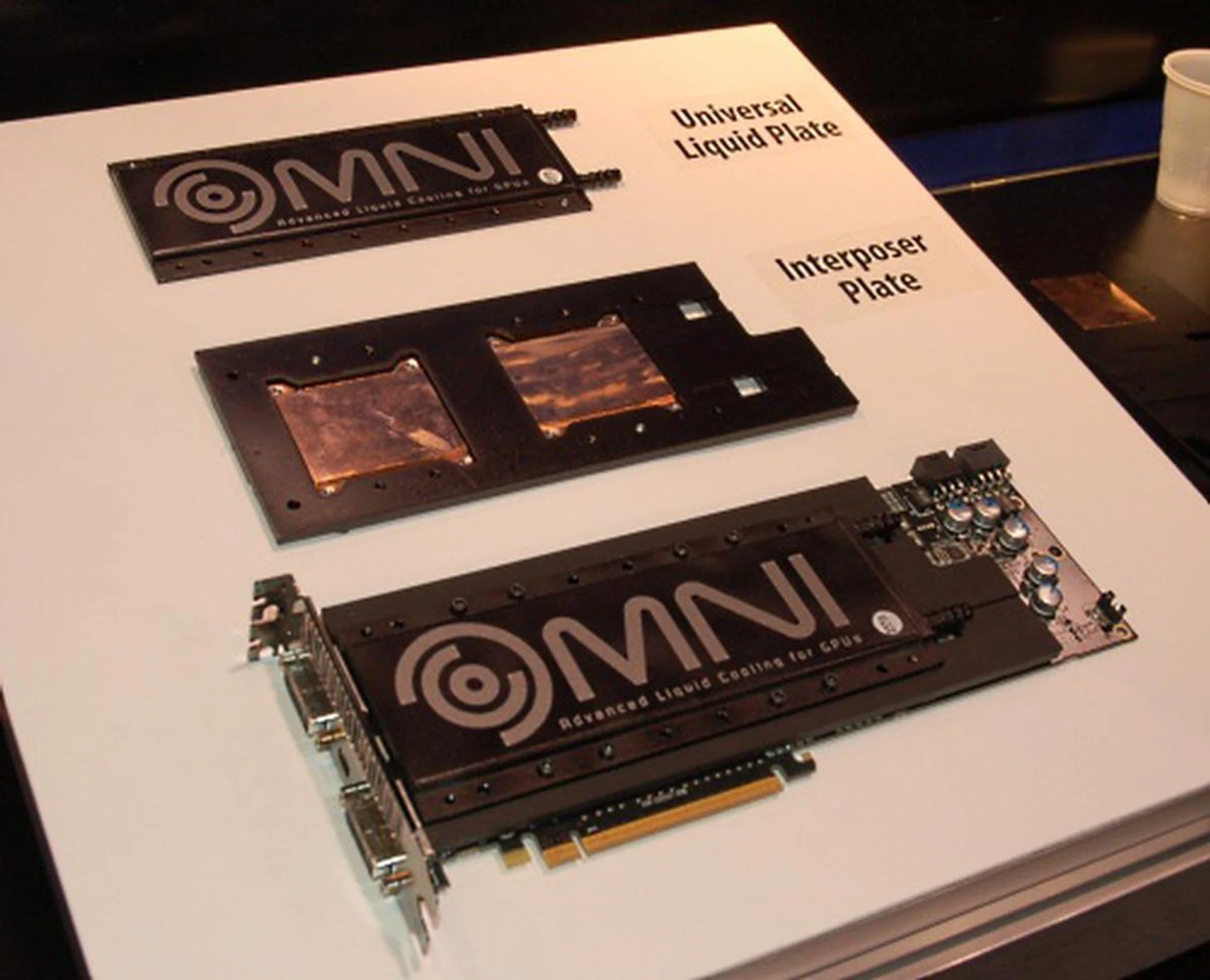 The Omni A.L.C has a universal plate solution that makes it reusable for different GPU models, something that's not possible for current products by adding a layer in-between that can be adjusted to fit the location of the GPU cores in different models. 