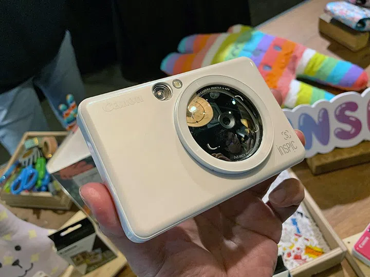 The large mirror dome is a clever way to enable easy selfie framing without a flipping LCD.