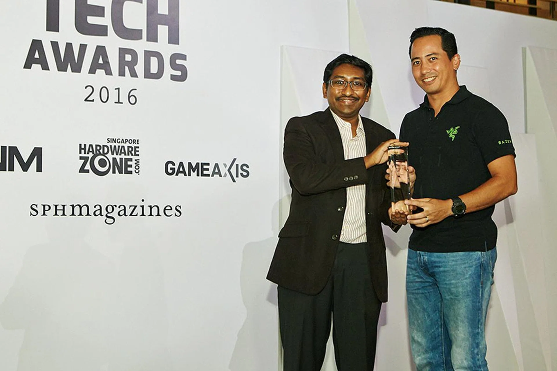 Our readers have voted Razer as their favorite gaming keyboard and mouse brand. Here's Mr. Nicholas Ferguson, Razer's PR Manager for the APAC region, accepting the award.