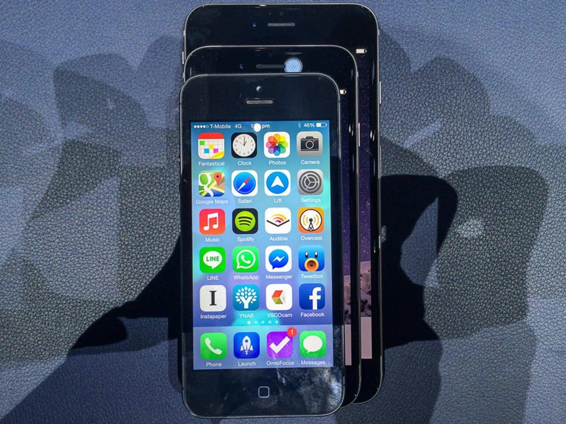 Playing stackaphone: The iPhone 5 on top of a iPhone 6 on top of a iPhone 6 Plus.