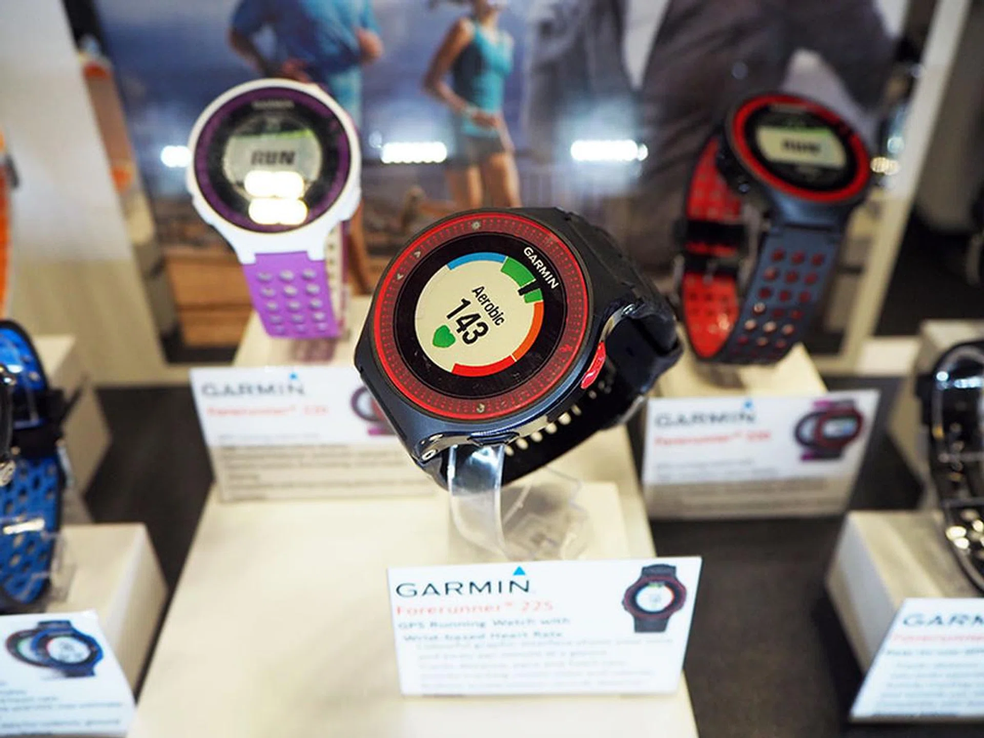 Garmin's other star buy, the Forerunner 225, is a GPS running watch with wrist-based heart rate tracking. Instead of the usual SRP of S$419, it's going for S$389 at Comex with a free gift.