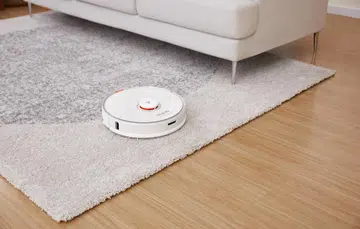 The Roborock S7 comes in black or white. (Image Source: Roborock)

