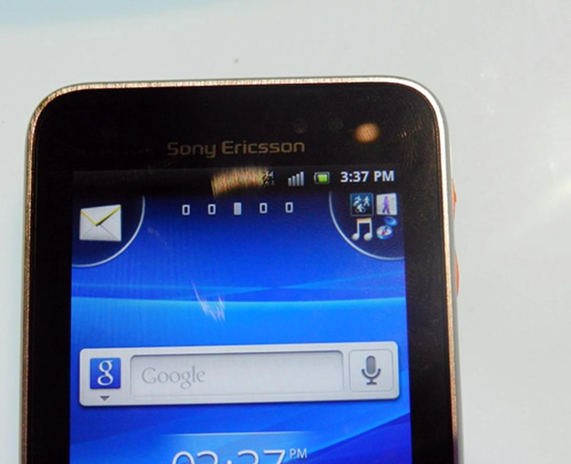 The 4-corner UI is seen here, with a tab specially for fitness apps located at the top right corner, making it easy for you to access them whenever you need. 