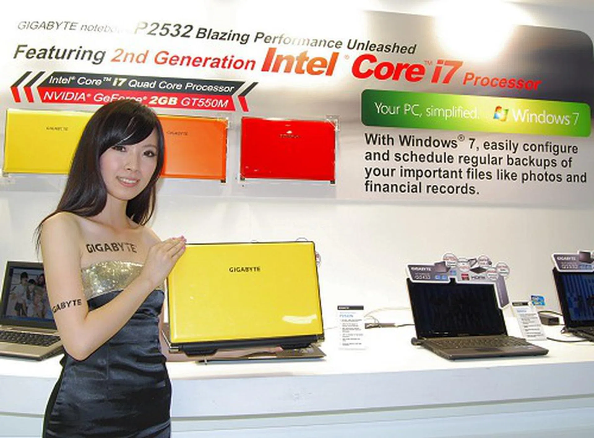 Various other color options are available for the Gigabyte P2532N notebook besides black.