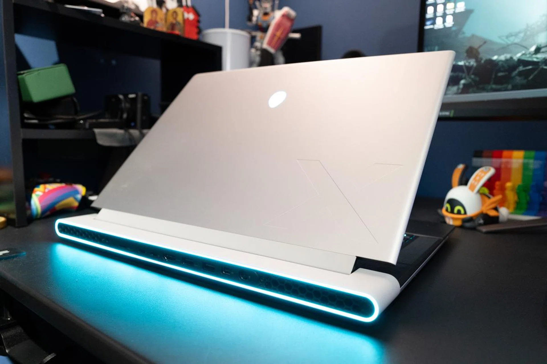 Alienware x16 R2.