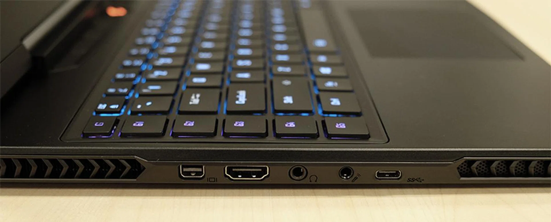 Aorus X5 v6 ports