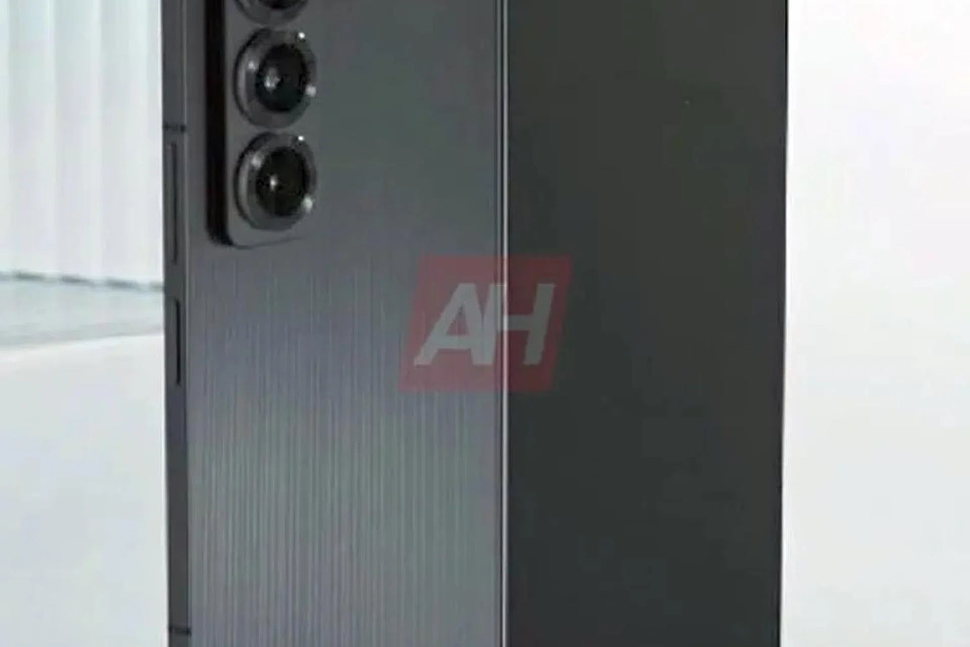 The Samsung Galaxy Z Fold Special Edition seems to be thinner than the Galaxy Z Fold6 and has a slightly different camera island on the rear. (Photo: Android Headlines)