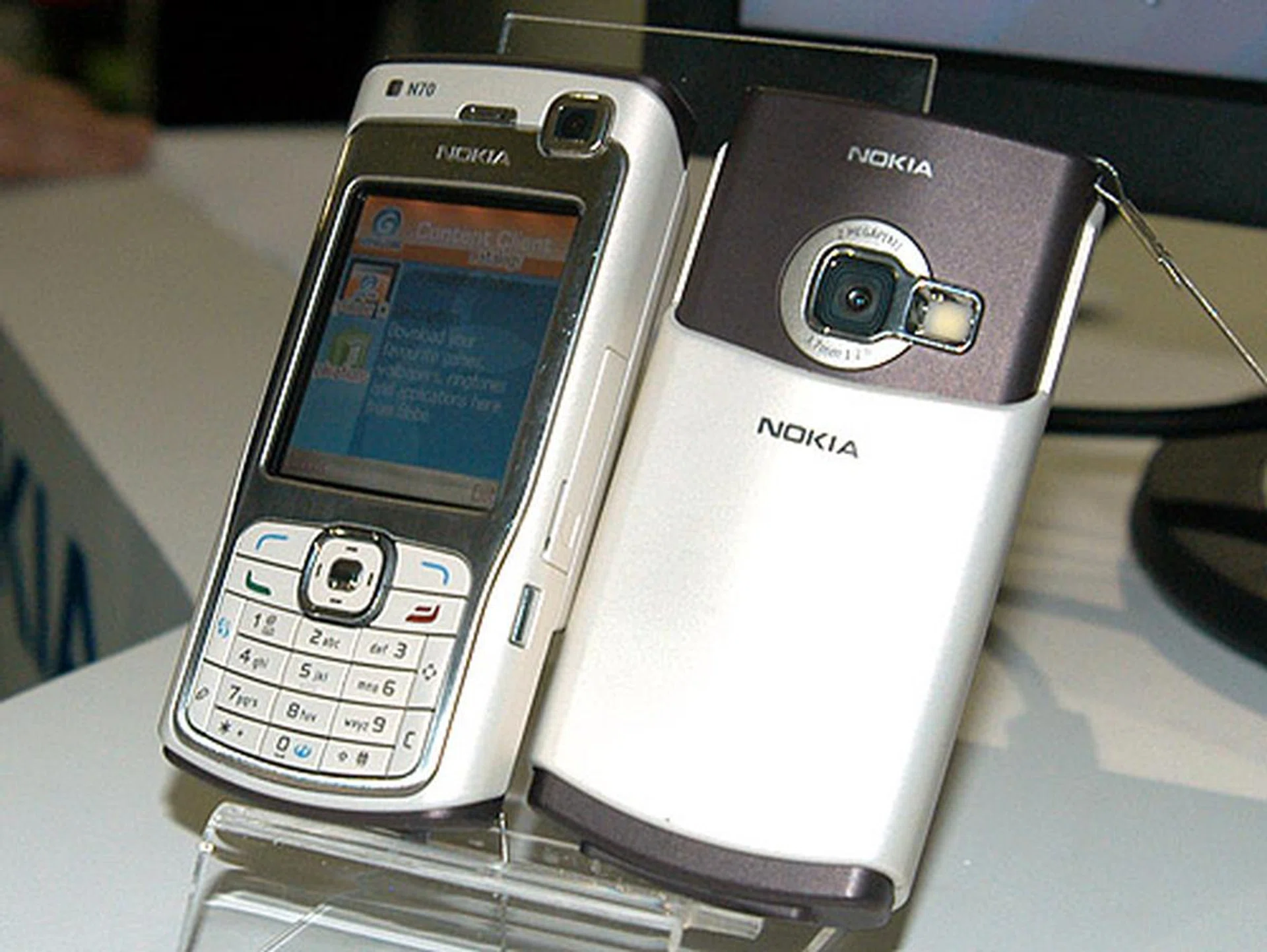 The colorful N72 with its cute slider that functions as a 'lens cap'.