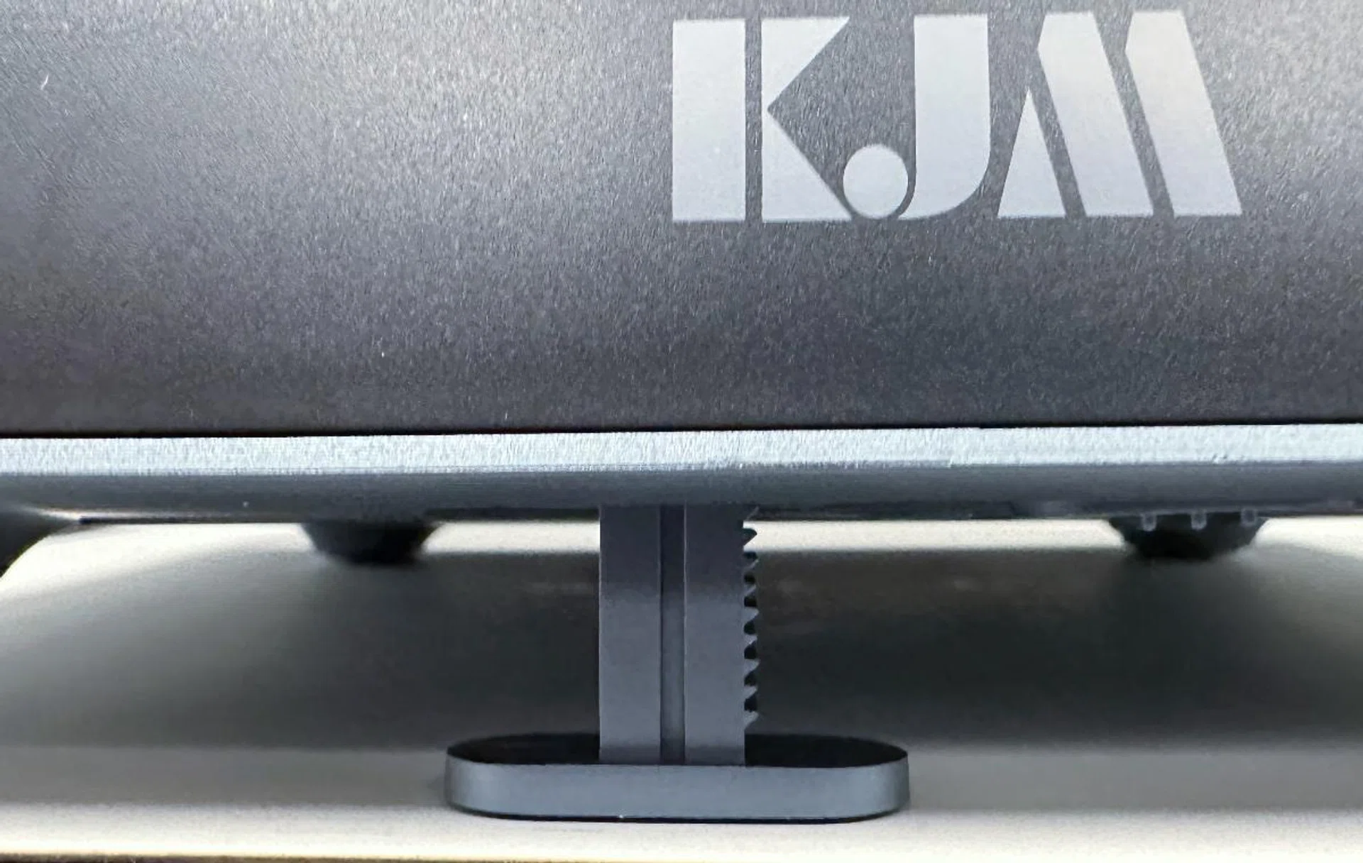 Extending the stand doesn't really seem to make much difference in the hight of the projector. 