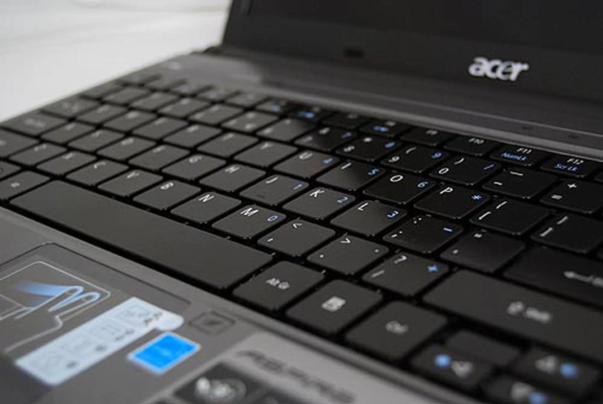 The chiclet keys are comfortable on the fingers while the keyboard itself allows for easy cleaning.