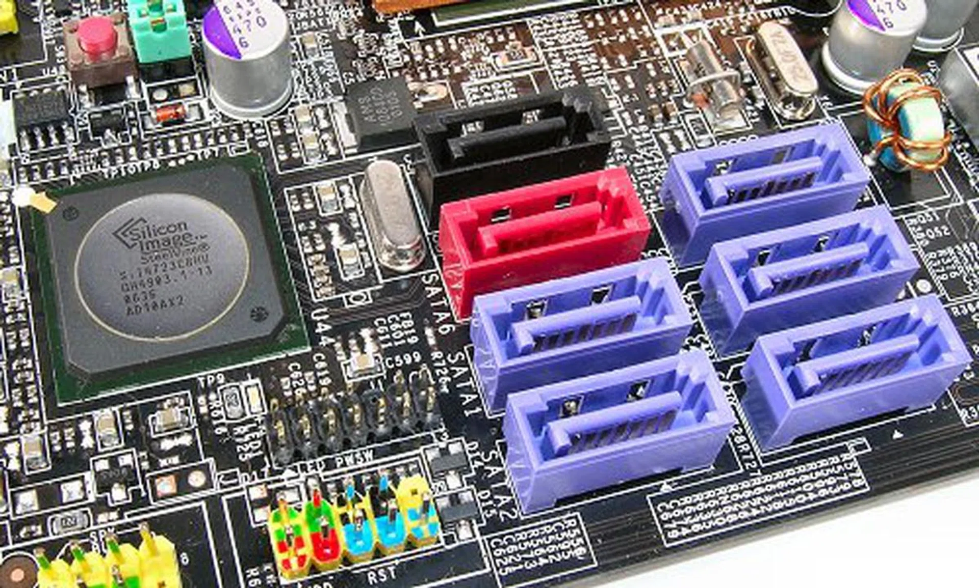 Silicon Image SteelVine RAID processor seen here makes use of one of the chipset SATA lanes for 2-port SATA RAID capability. The remaining five SATA connectors (in purple) can be used normally and support software RAID themselves up to RAID 5 through NVIDIA's MediaShield technology.