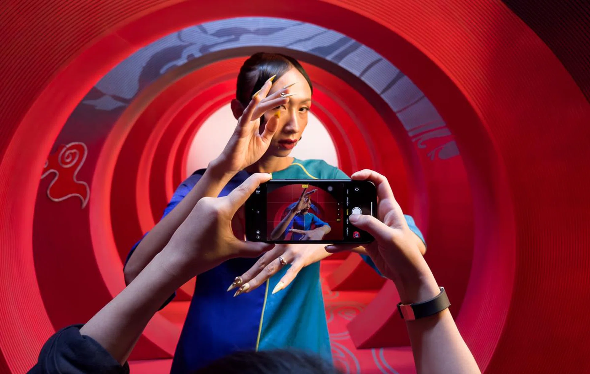Want nicer photos with your iPhone 15 Pro? Photo: HWZ.