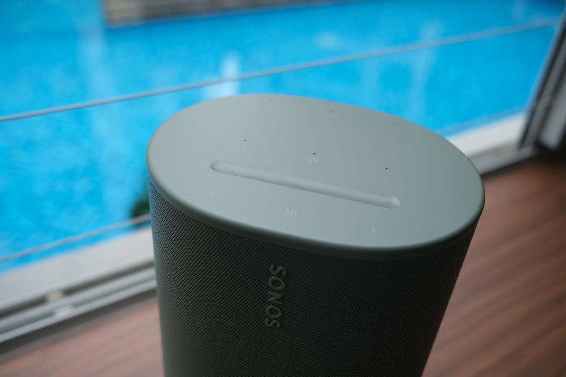 Top buttons would benefit from some illumination for low-light outdoors usage, like an evening family barbecue.