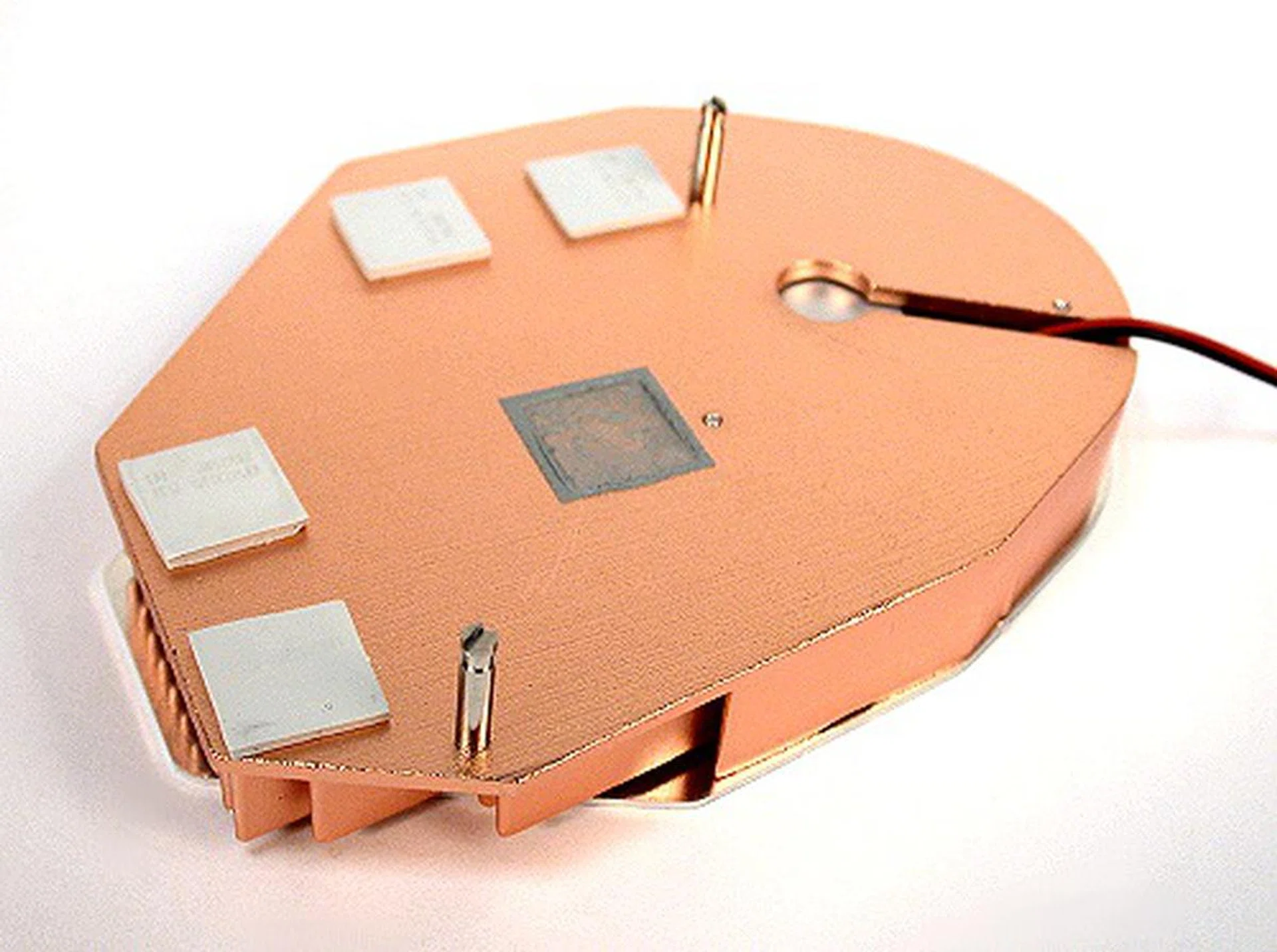 The underside of the cooler revealed the use of thermal pads, ensuring the memory chips are sufficiently cooled.
