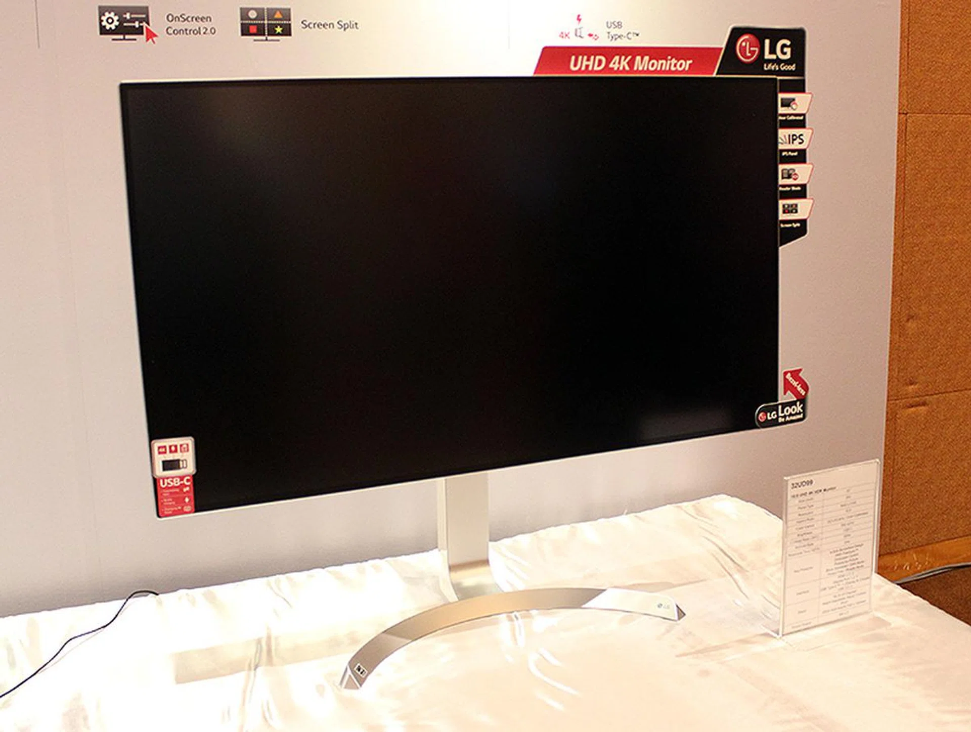 The 32-inch LG 32UD99 supports the HDR10 color gamut and displays over 95% of the DCI-P3 color space.